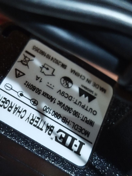 Зарядное устройство HB-090100 для тележек CW 9V/1A (Charger) горизонтальное